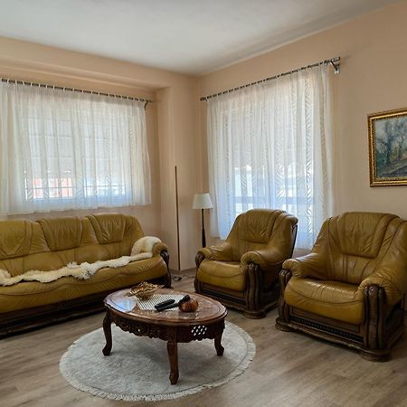 Era'S Apartment Тирана Екстер'єр фото