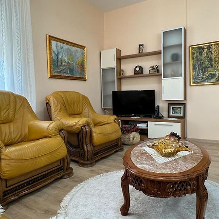 Era'S Apartment Тирана Екстер'єр фото